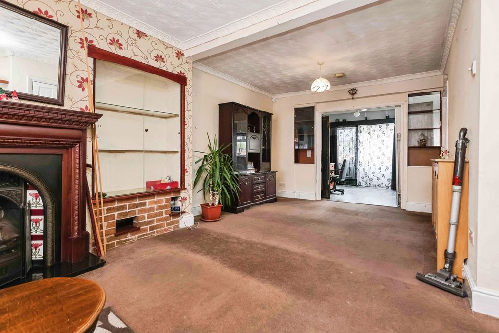 Property photo 2 of 16 Photo