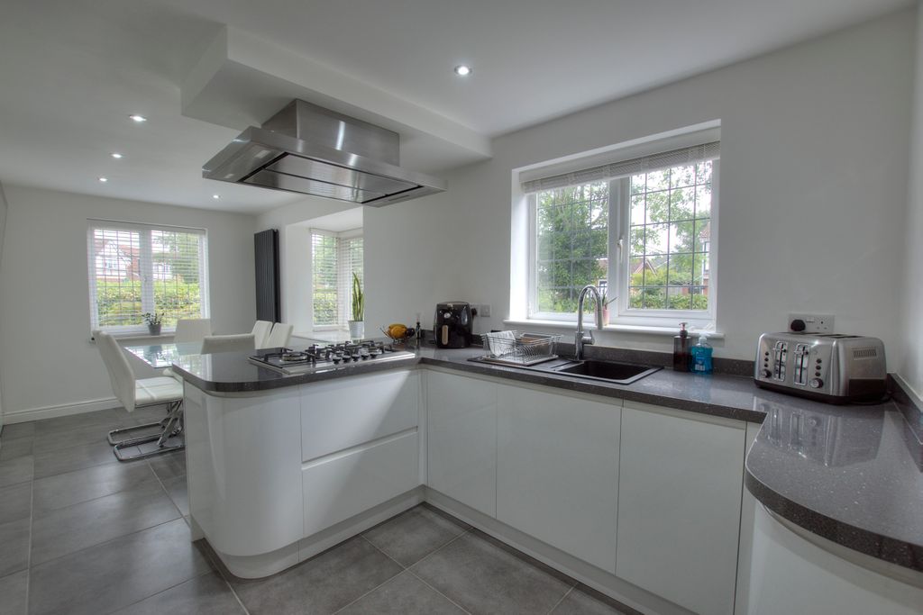Property photo 2 of 36 2