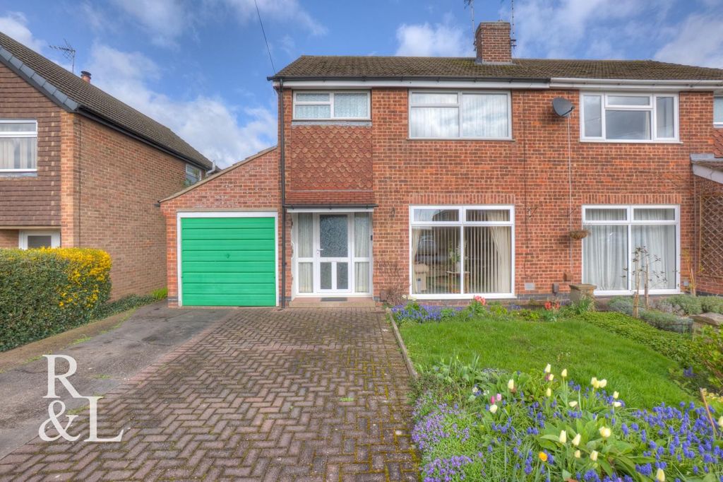 Property photo 1 of 30 47 Willow (3).Jpg