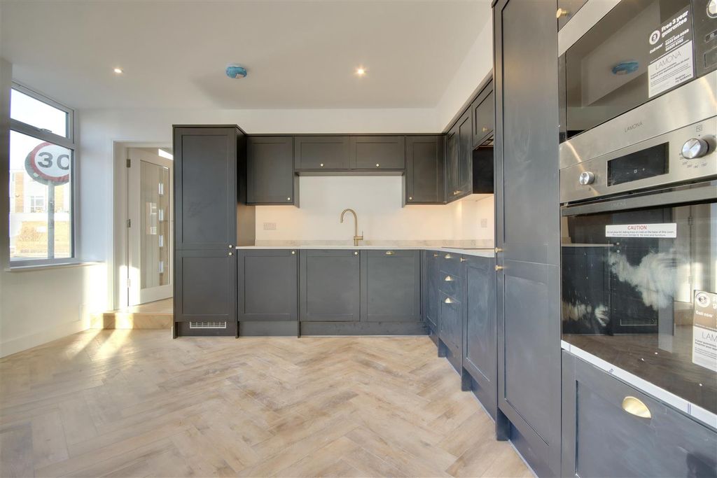 Property photo 3 of 17 3E3Adffa-3004-42Eb-8A91-4B57DC1A3C73_1_201_A.Jpeg