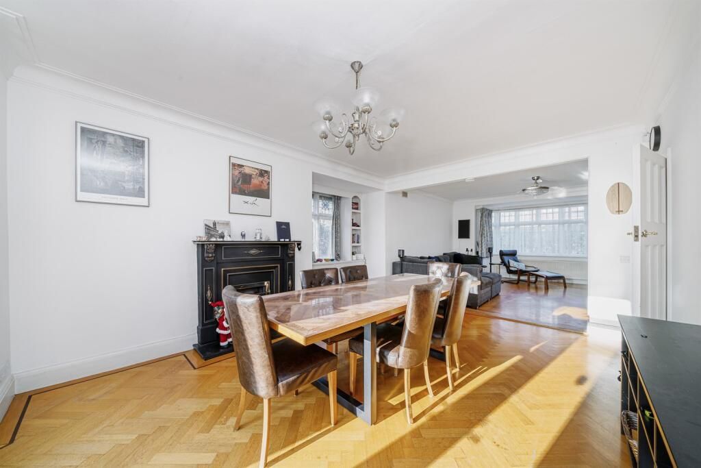 Property photo 3 of 13
