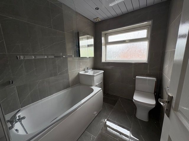 Property photo 1 of 6 Bathroom