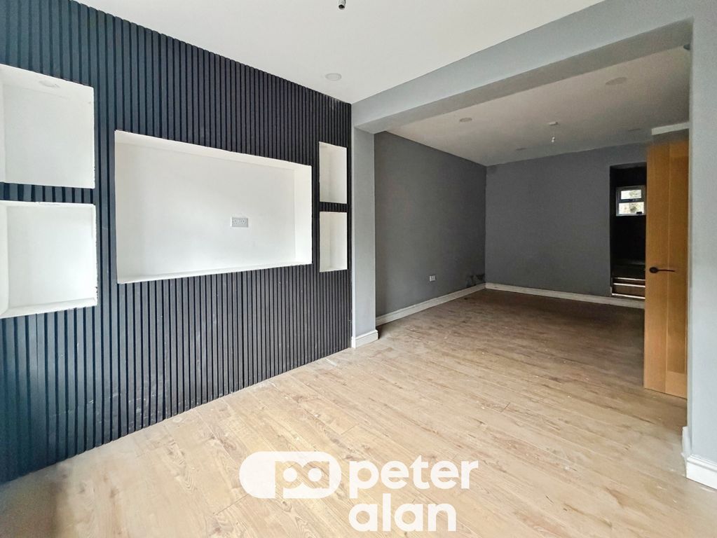 Property photo 1 of 8 Living Room