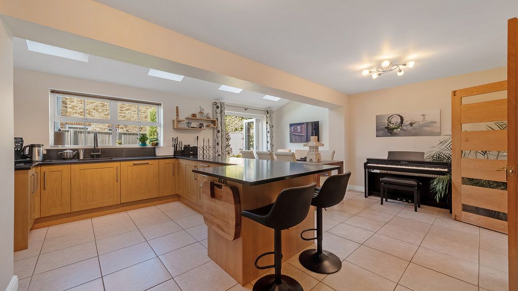 Property photo 2 of 30