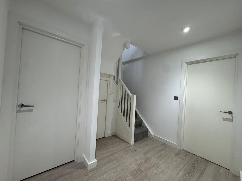 Property photo 3 of 9 B566c686-F992-4B44-9575-A607Ddce84Cb