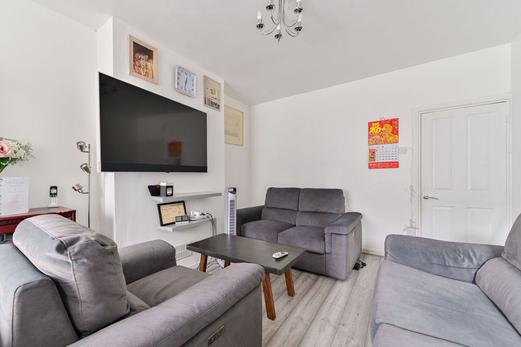 Property photo 2 of 11