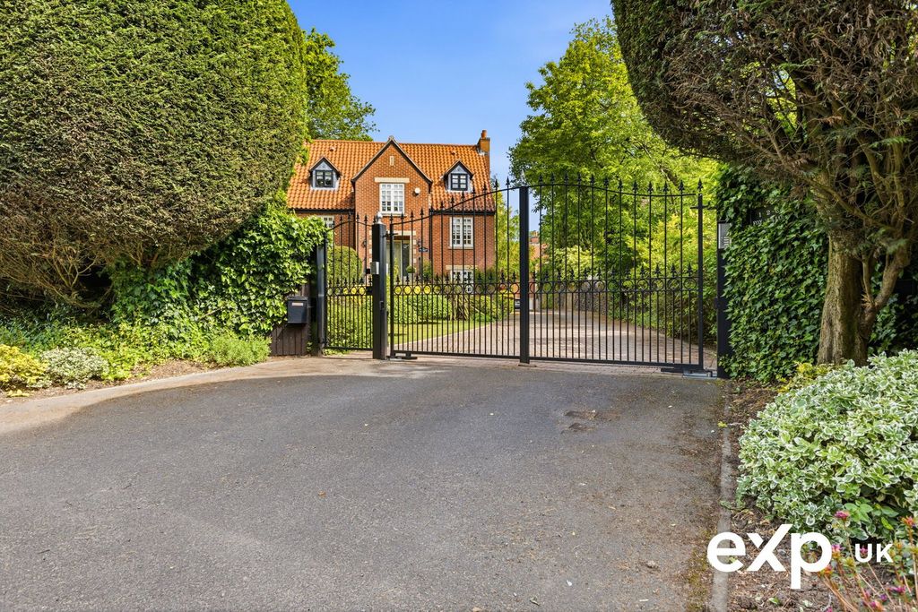 Property photo 3 of 41
