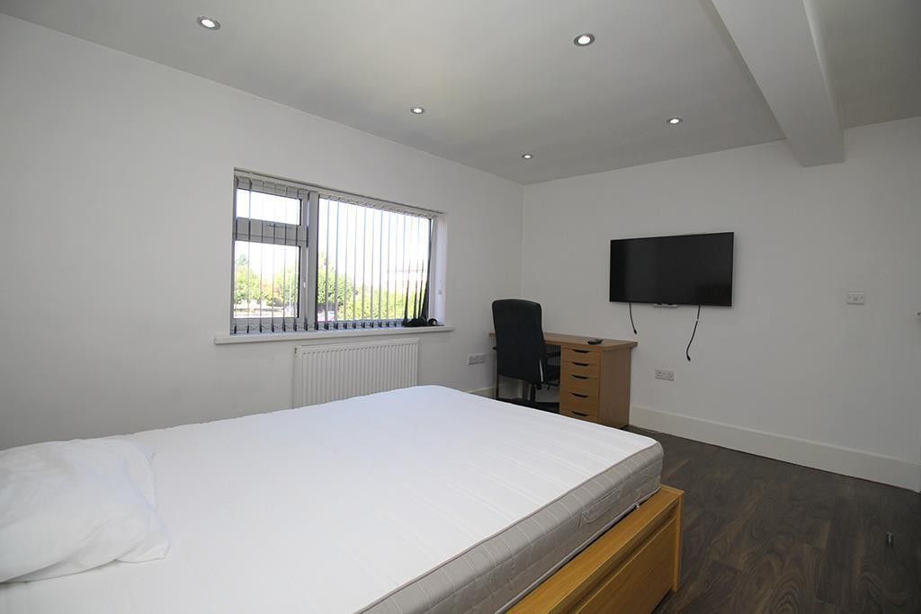 Property photo 2 of 19 Bedroom