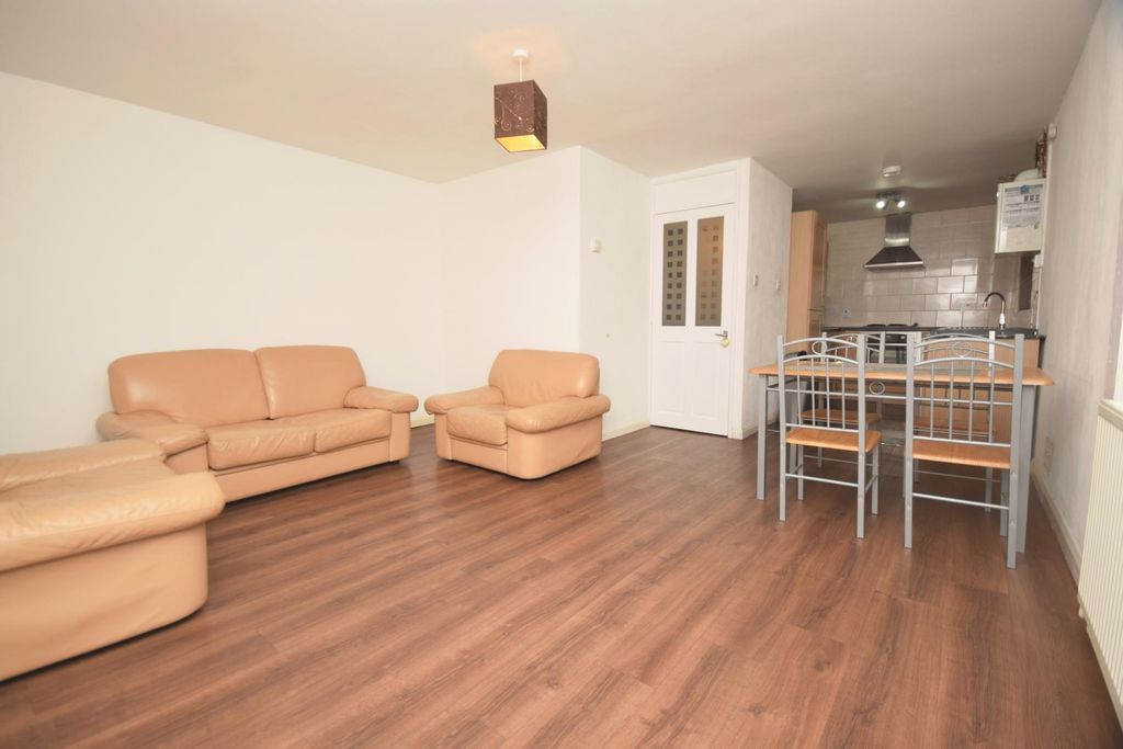 Property photo 3 of 9 Lounge