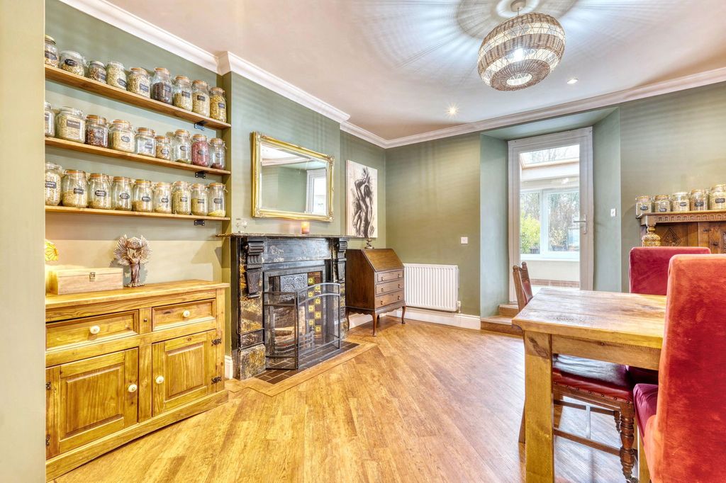 Property photo 3 of 41