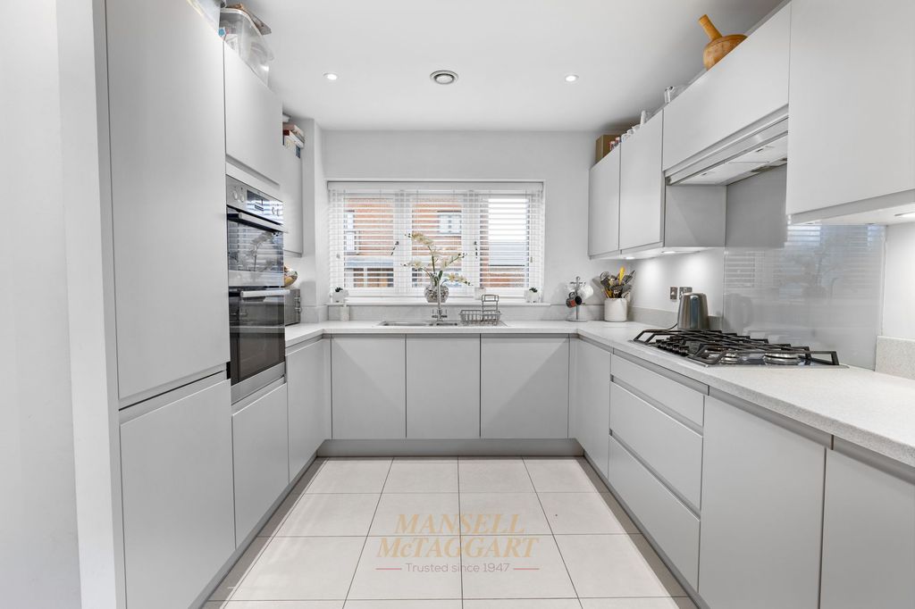 Property photo 2 of 26