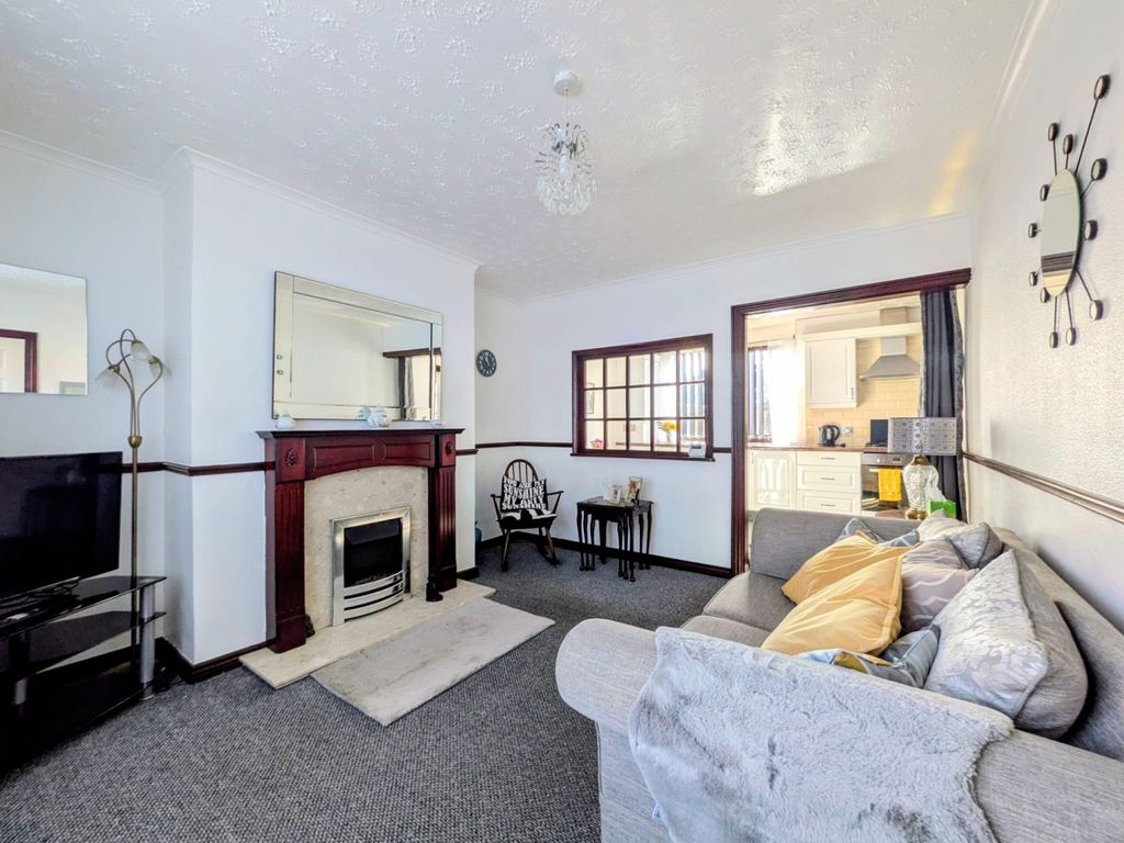 Property photo 2 of 13 E85B812F-E816-475E-97d6-A49A363Bebdf