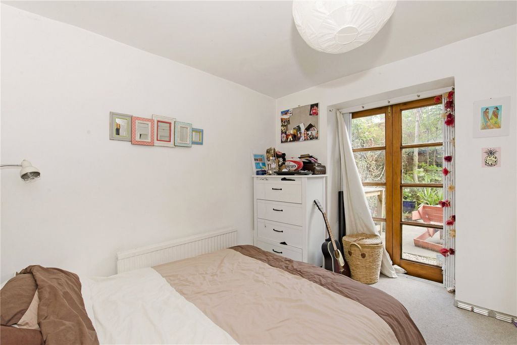 Property photo 3 of 6