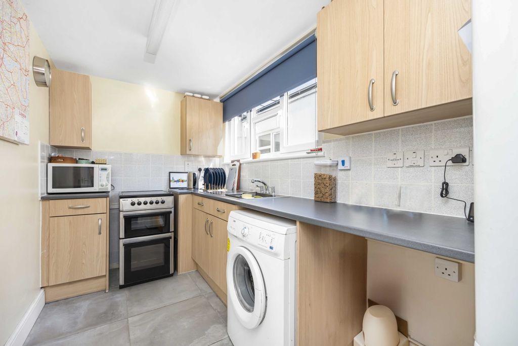 Property photo 3 of 10 Kitchen