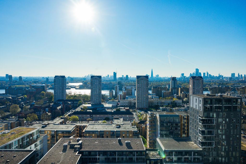 Property photo 2 of 25