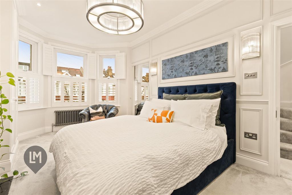 Property photo 3 of 6 Bedroom