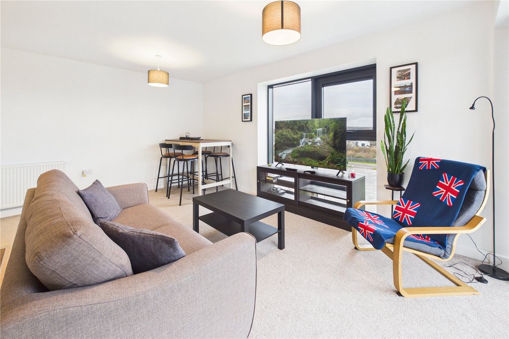 Property photo 2 of 18 Living Room