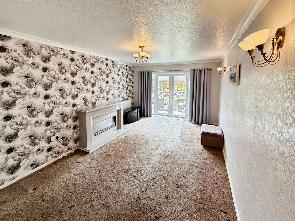 Property photo 3 of 10 Lounge