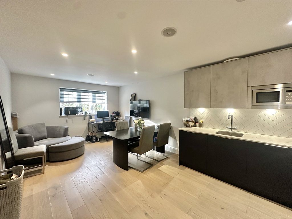 Property photo 2 of 9 Picture No. 16