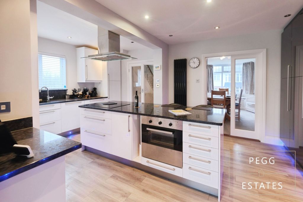 Property photo 2 of 30