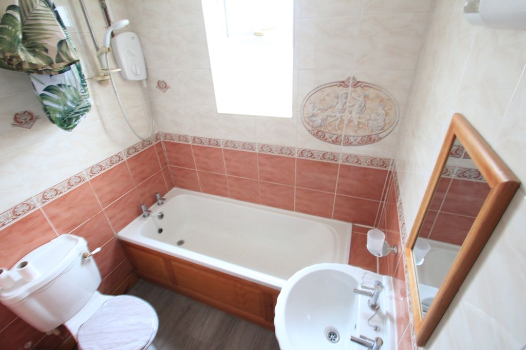 Property photo 3 of 8 Bathroom