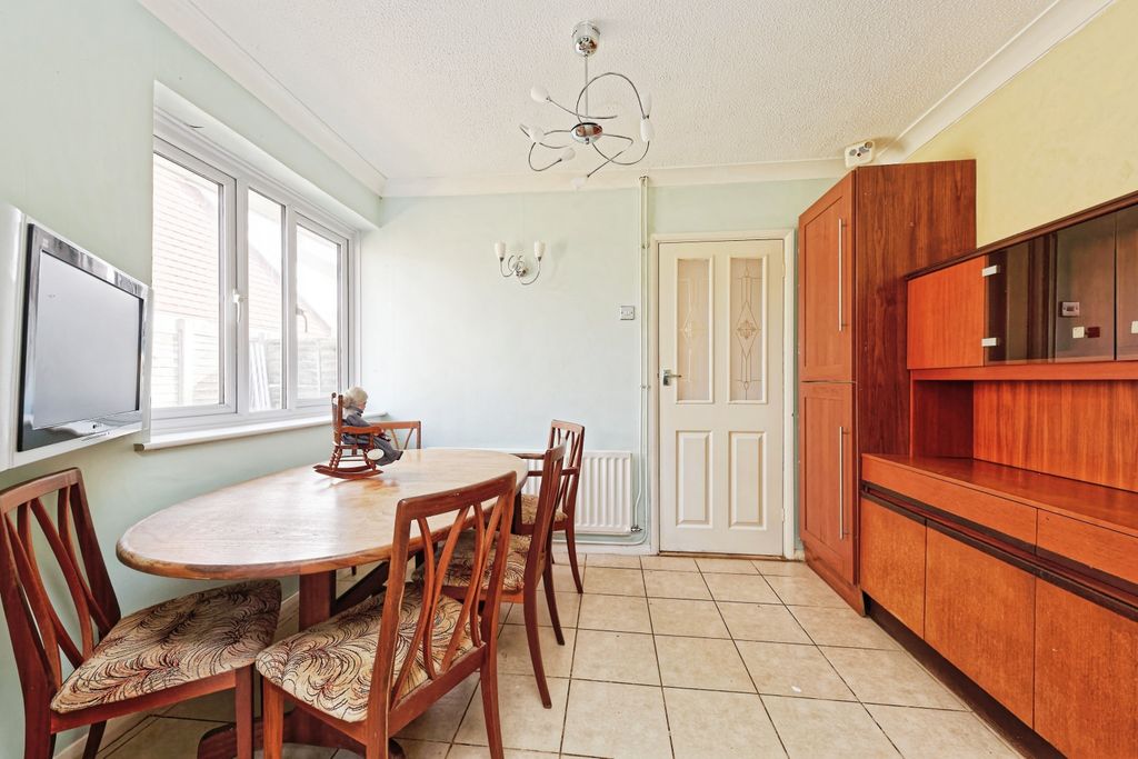 Property photo 3 of 12 Img_8201_Rw