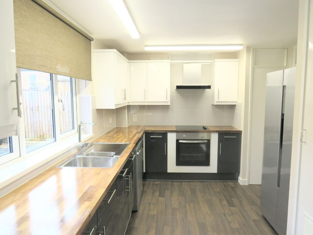 Property photo 2 of 12 Kitchen