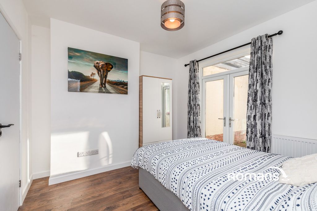 Property photo 3 of 10 Photo