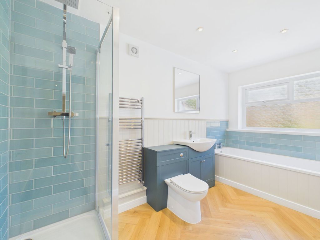 Property photo 3 of 44