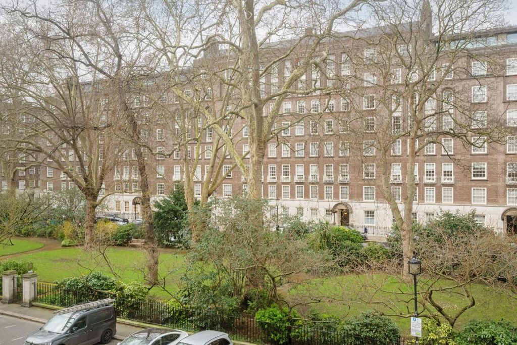 Property photo 3 of 26 Flat 11, 1 Lowndes Square Hi-25.Jpg