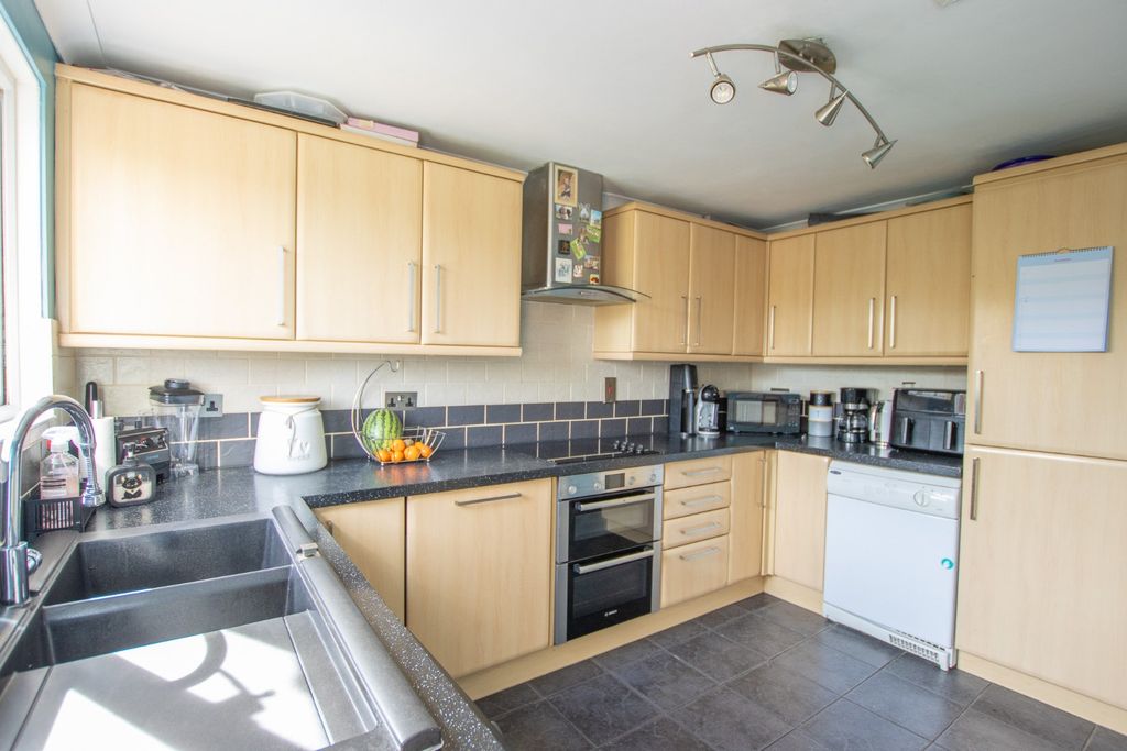 Property photo 3 of 22 5356595