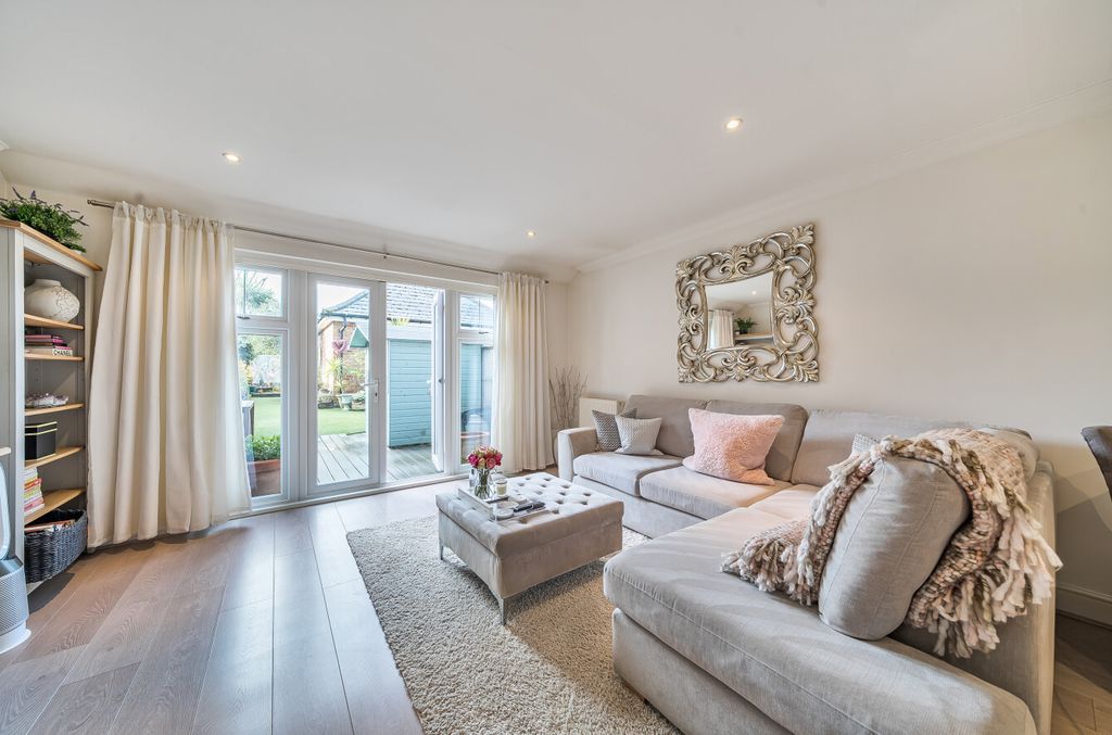 Property photo 3 of 21 1403957-15-697Cb0...