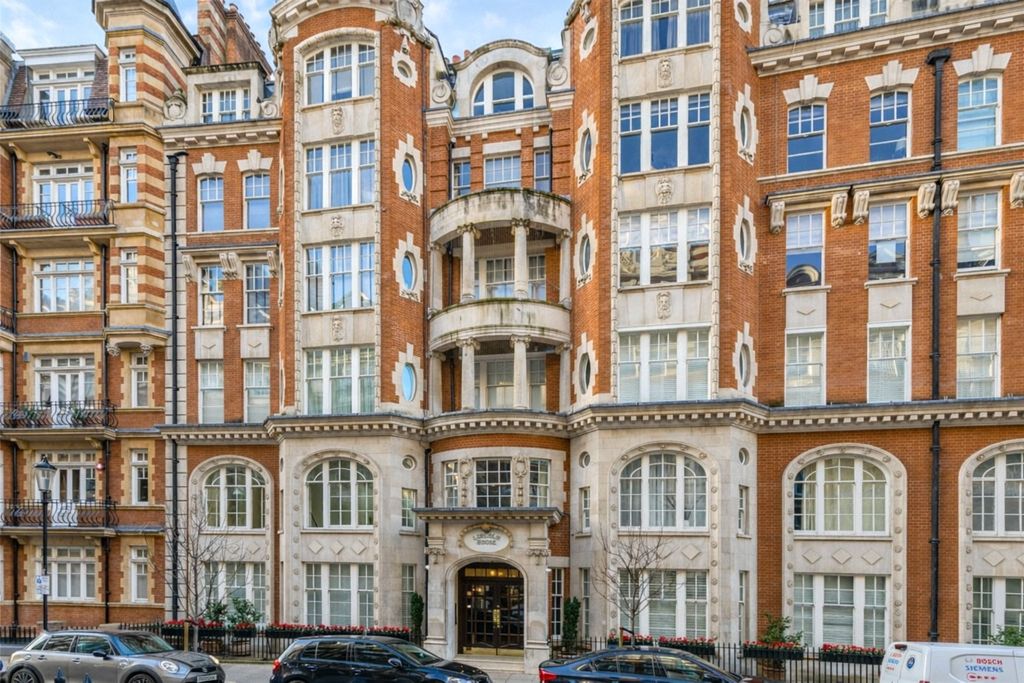 Property photo 3 of 10 External