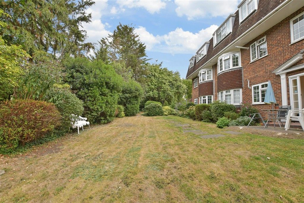 Property photo 1 of 10 Communal Gardens