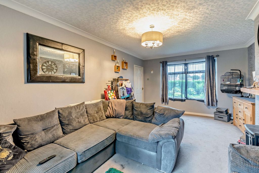 Property photo 3 of 32