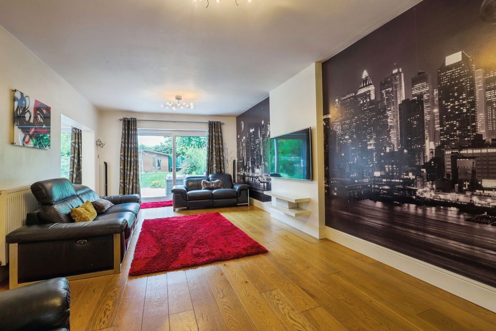 Property photo 3 of 35 Pbox-Img.Jpg