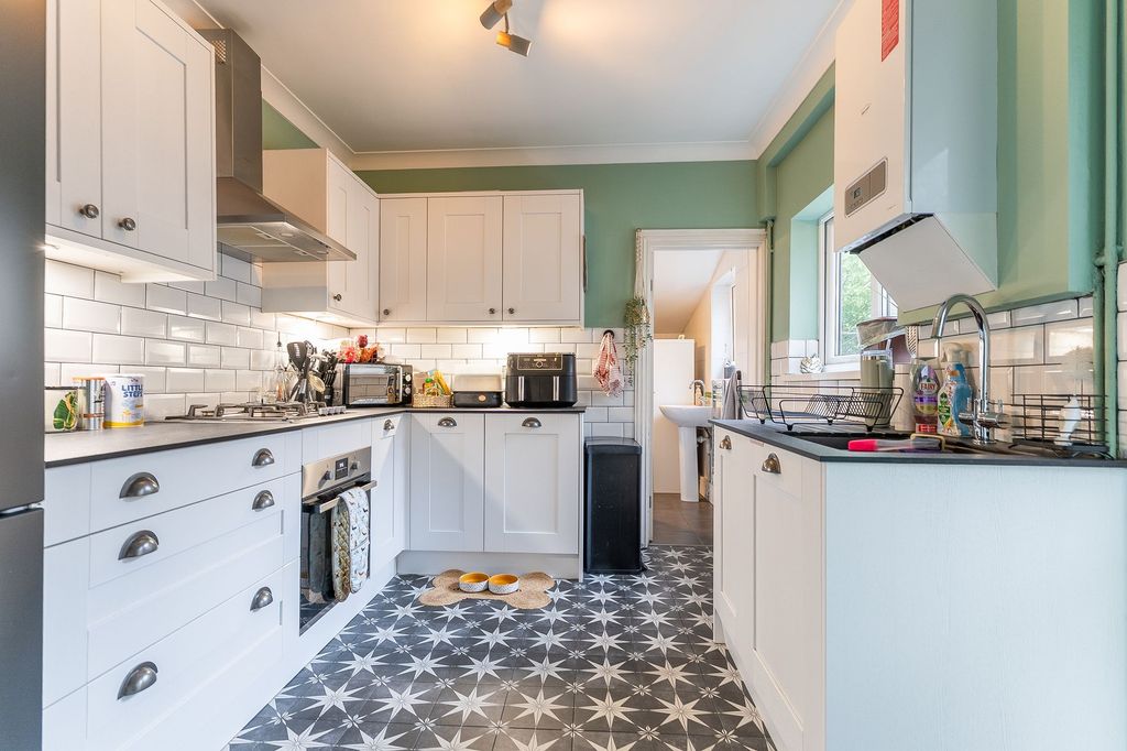 Property photo 2 of 21