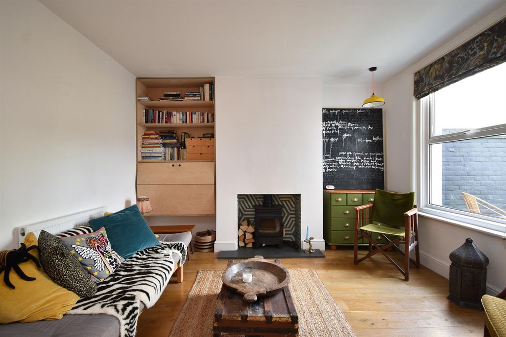 Property photo 1 of 13 Living Space