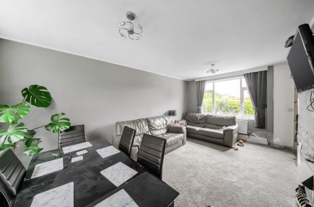 Property photo 2 of 17 Living Room