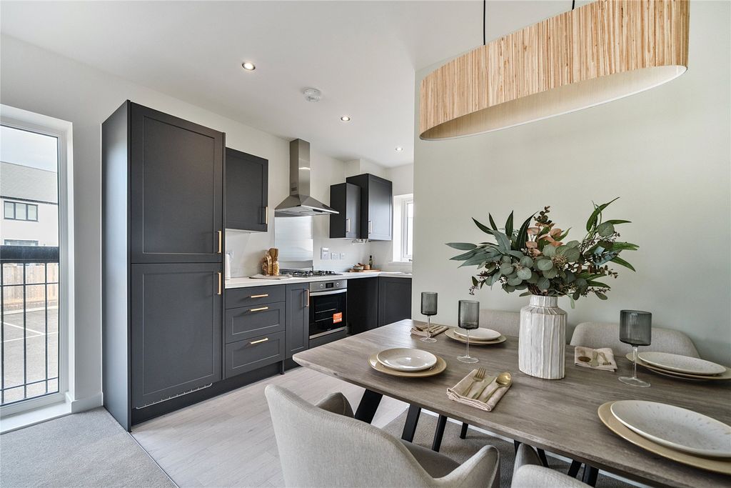 Property photo 3 of 8 Show Home
