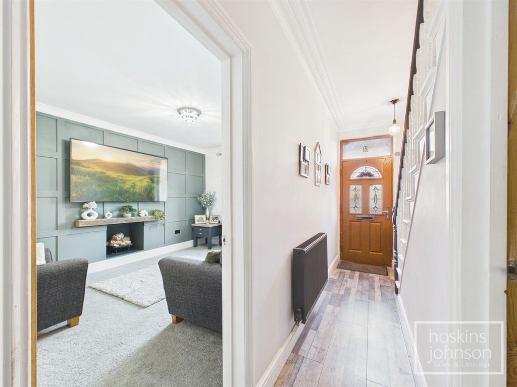 Property photo 2 of 37 Entrance Hall