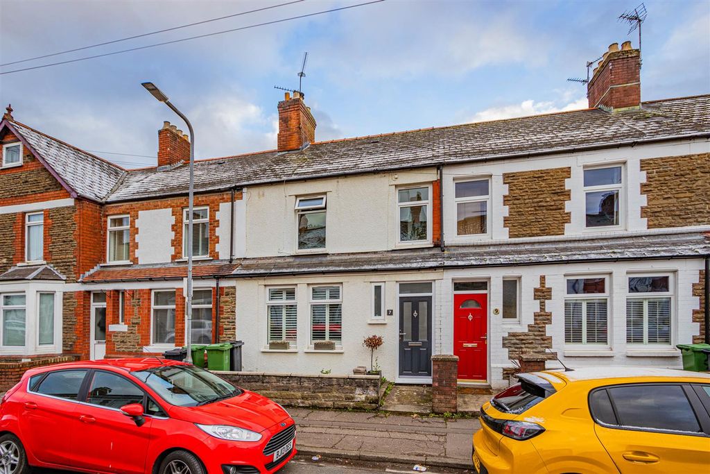 Property photo 1 of 15 Hawthorn Road East 7-1.Jpg