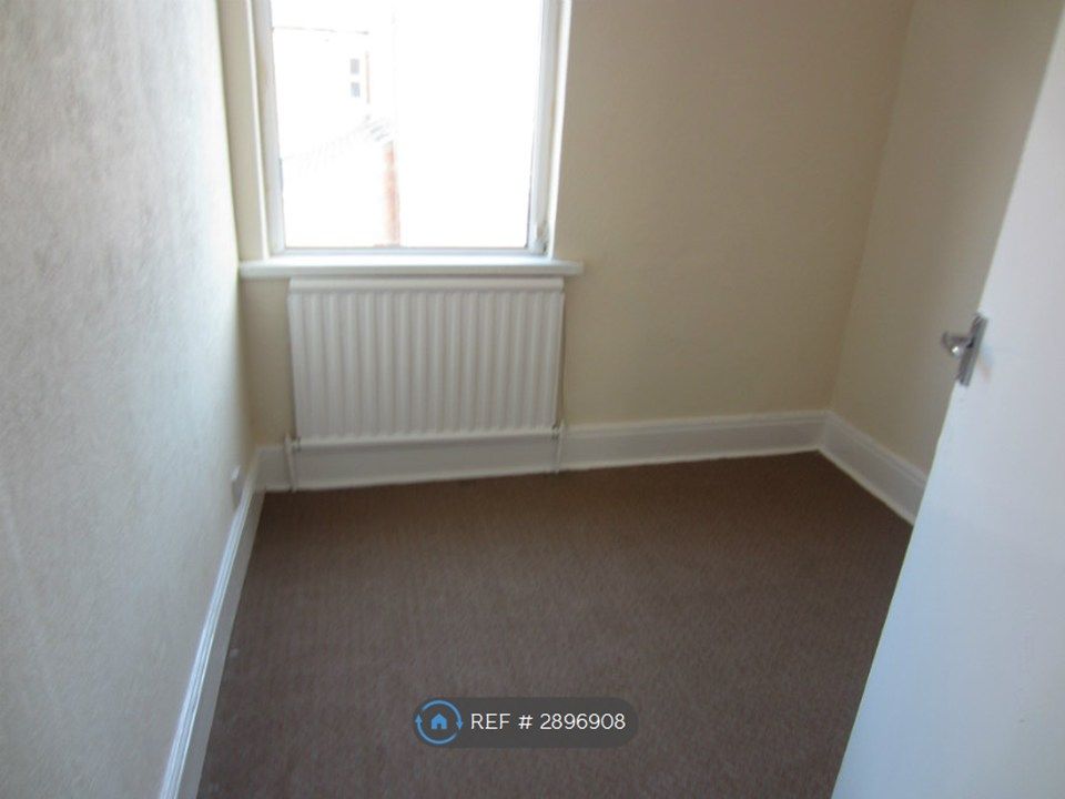 Property photo 1 of 5 Bedroom 3