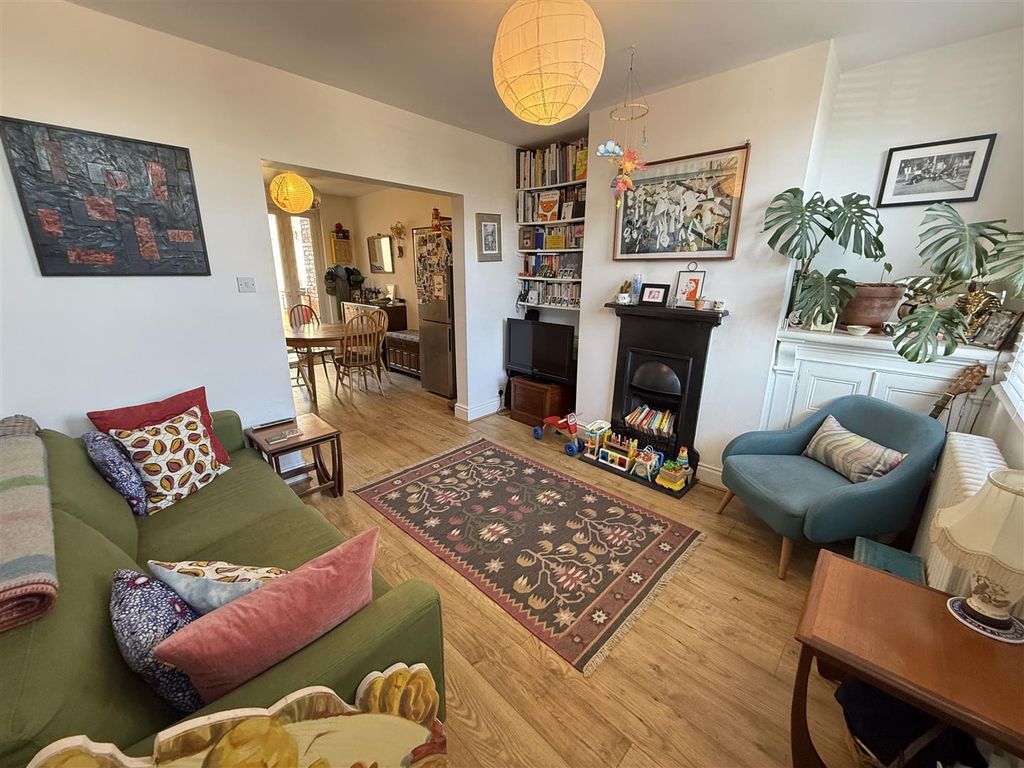 Property photo 2 of 12