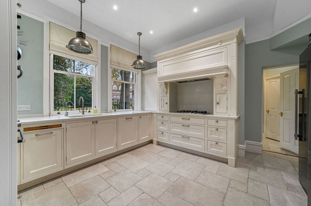 Property photo 2 of 31 Pt-Fc(Wb)-16Westerfieldroad-35