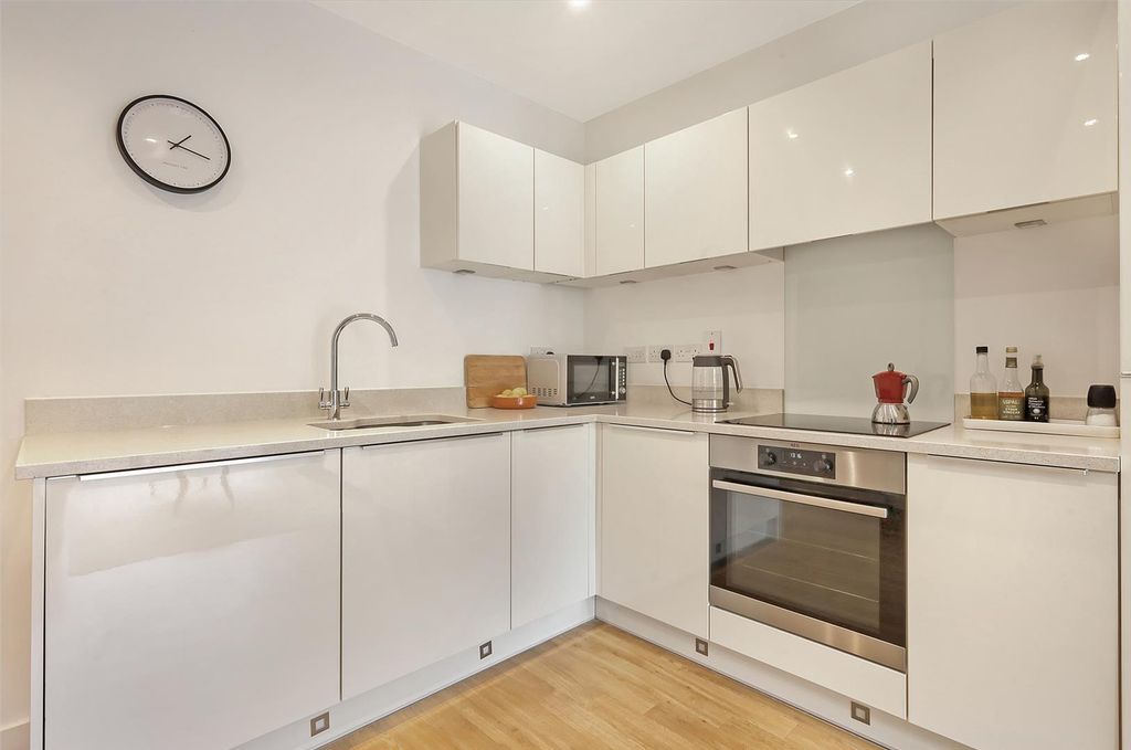 Property photo 3 of 16 9