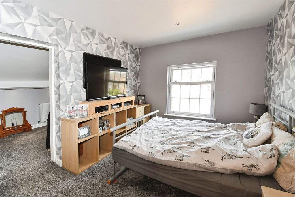 Property photo 3 of 25