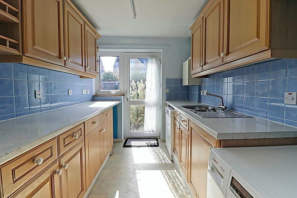 Property photo 3 of 18 Kitchen