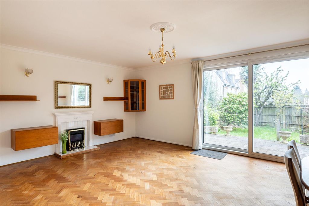 Property photo 2 of 25