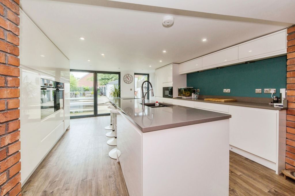 Property photo 2 of 30 258A7805